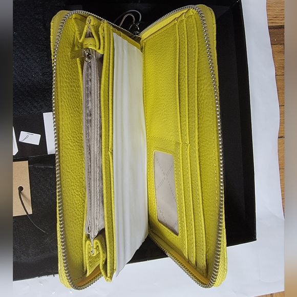 * SOLD* Steve Madden Wrislet Wallet and Scarf Set - Picture 7 of 8